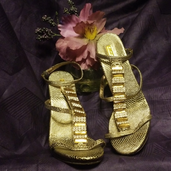 Wildflowers Shoes - Shoes: NWOT GOLD Sandals